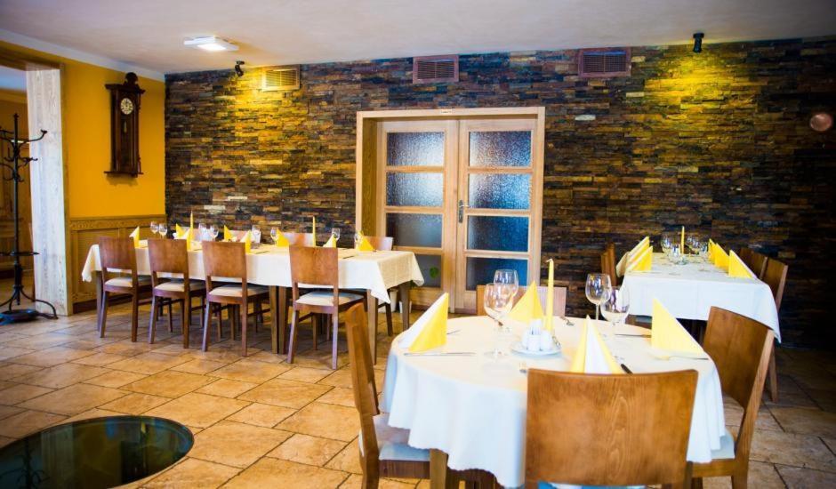 Penzion - Restaurace Na Myte Hotel Sezimovo Usti Luaran gambar